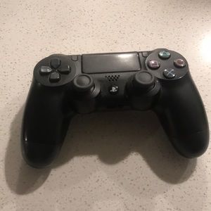 Ps4 controller (refurbish) black and fully working